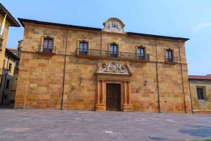 Oviedo 028 - museo de la Iglesia.jpg